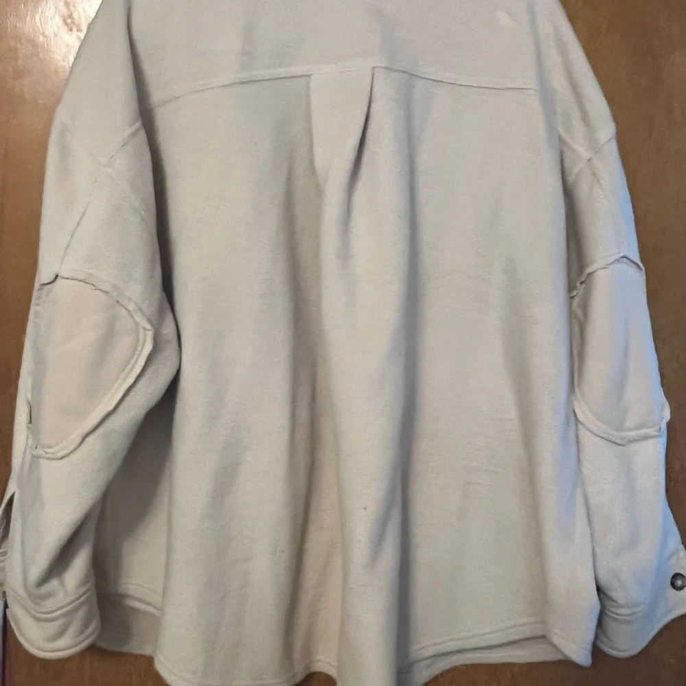 Shacket - Picture 4 of 4